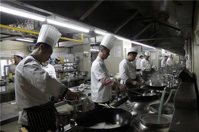 菜品也有質量標準？20條熱菜出品管理標準，你的后廚必須有